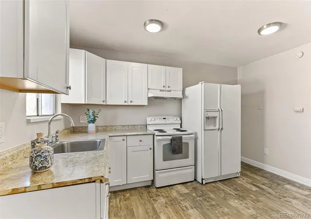 2nd image of 560 Dayton St, Aurora, CO 80010 | MLS# 5083413