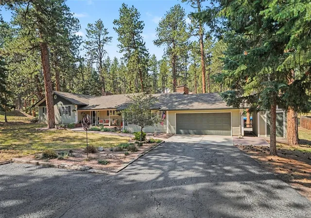 Photo 3 of Single family home for sale at 4976 Red Rock Dr, Larkspur, CO 80118 | MLS# 7154557 | Listing updated on 2026-08-15