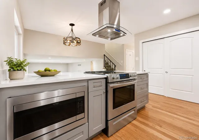 5th image of 7073 E Warren Dr, Denver, CO 80224 | MLS# 9408839