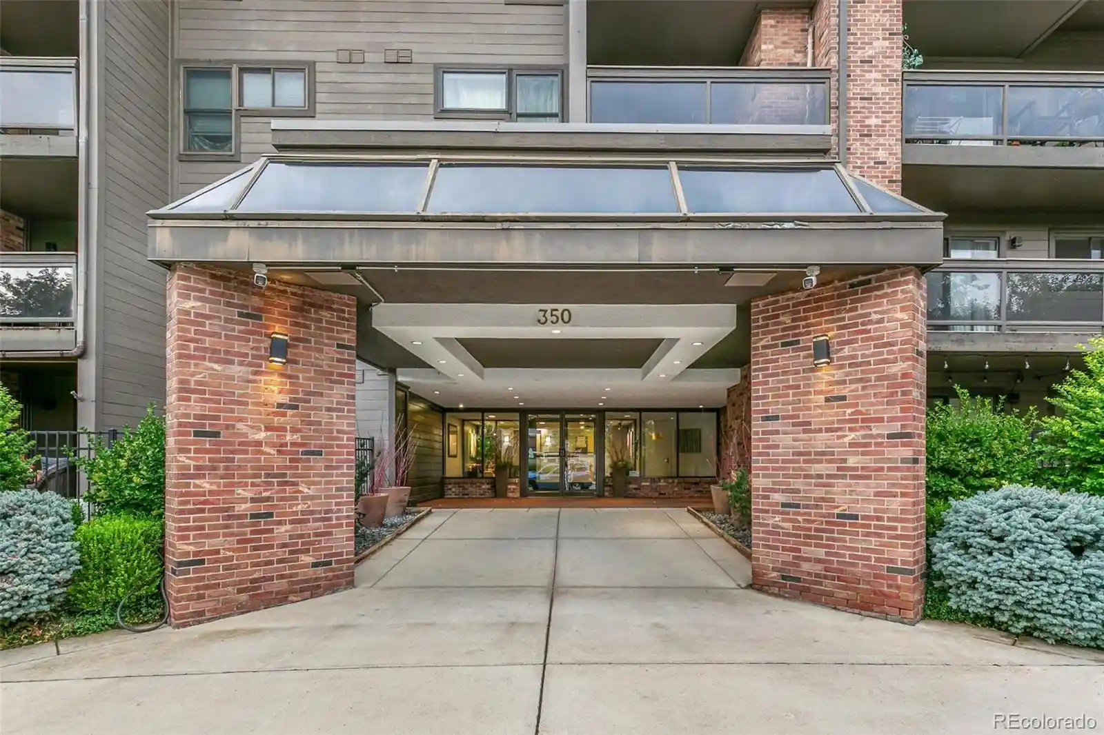 Listing Photo 2 - Condo for sale in 350 Detroit St located at 350 Detroit St, Denver, CO 80206 - Unit #403