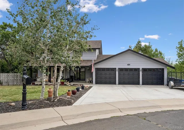 Photo 2 of Single family home for sale at 7226 Robb Dr, Arvada, CO 80005 | MLS# 8637646 | Listing updated on 2026-09-23