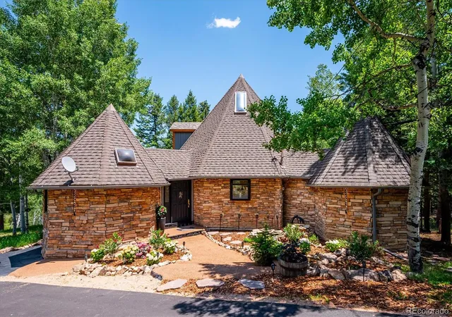 Photo 3 of Single family home for sale at 6528 Modoc Ln, Evergreen, CO 80439 | MLS# 6090145 | Listing updated on 2026-10-08