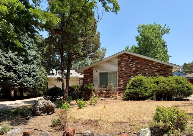 2nd image of 1114 S Oakland St, Aurora, CO 80012 | MLS# 9147844