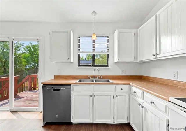 3rd image of 17958 E Oxford Dr, Aurora, CO 80013 | MLS# 4689317