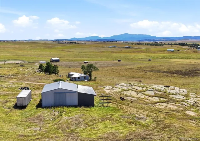 3rd image of 911 Private Road 112, Elizabeth, CO 80107 | MLS# 7105007