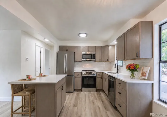 Photo 4 of Single family home for sale at 7844 W Ontario Pl, Littleton, CO 80128 | MLS# 4912877 | Listing updated on 2026-08-28