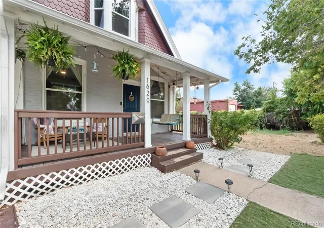 3rd image of 1620 Dallas St, Aurora, CO 80010 | MLS# 9585340