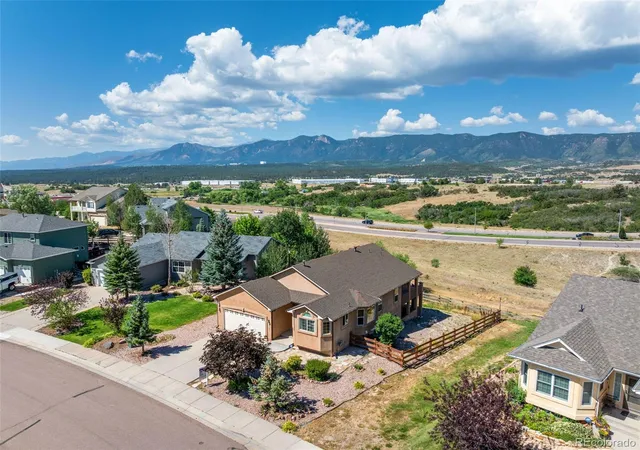 Photo 3 of Single family home for sale at 15704 Paiute Cir, Monument, CO 80132 | MLS# 6408234 | Listing updated on 2026-08-12