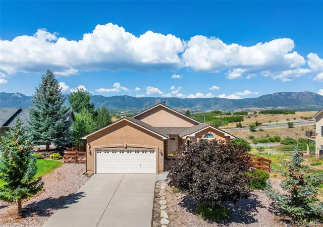 Photo 4 of Single family home for sale at 15704 Paiute Cir, Monument, CO 80132 | MLS# 6408234 | Listing updated on 2026-08-12