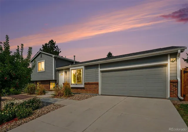 Photo 2 of Single family home for sale at 5600 S Queen St, Littleton, CO 80127 | MLS# 3381597 | Listing updated on 2026-10-01