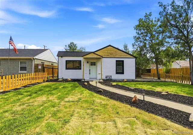 1st image of 1716 Nome St, Aurora, CO 80010 | MLS# 5079033