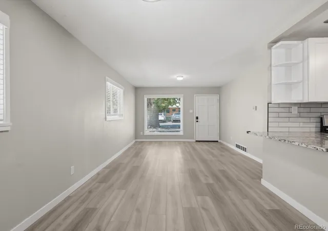 3rd image of 1180 Vaughn St, Aurora, CO 80011 | MLS# 3697064