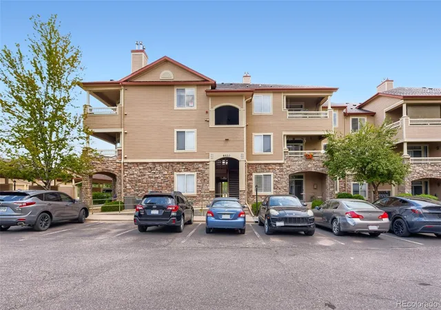 Listing Photo 2 - Condo for sale in building located at 8520 S Holland Ln, Littleton, CO 80128 - Unit #204