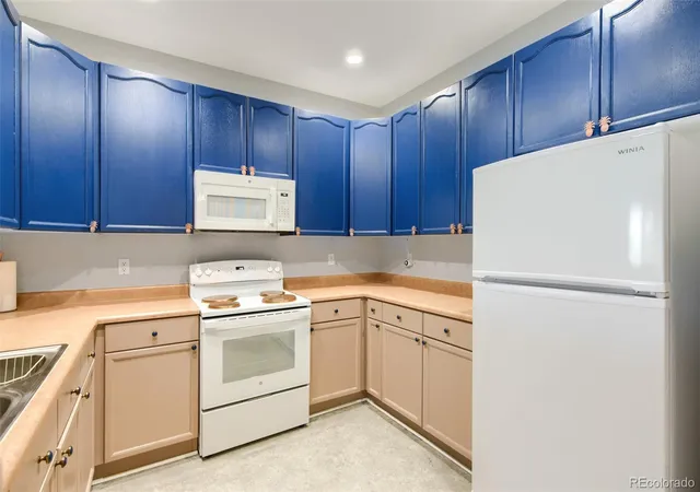 Listing Photo 5 - Condo for sale in building located at 8520 S Holland Ln, Littleton, CO 80128 - Unit #204