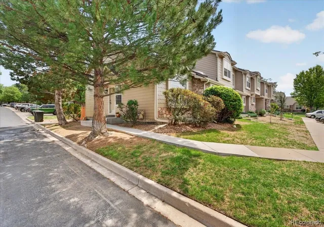 2nd image of 1232 S Waco St #A, Aurora, CO 80017 | MLS# 5550360