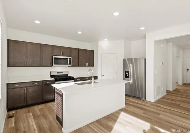 2nd image of 4611 Sunsplash Wy, Johnstown, CO 80534 | MLS# 6631759