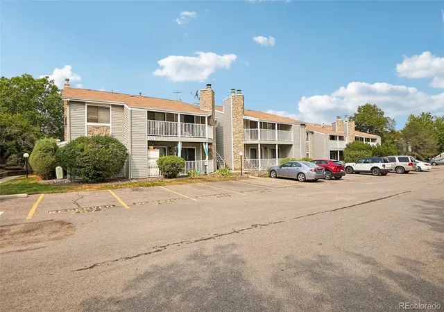 2nd image of 921 S Walden St, Aurora, CO 80017