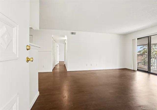 3rd image of 921 S Walden St, Aurora, CO 80017