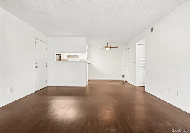 5th image of 921 S Walden St, Aurora, CO 80017