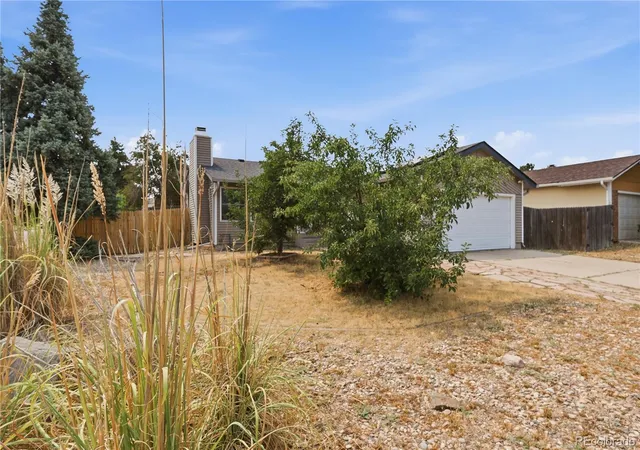 Photo 2 of Single family home for sale at 4100 S Laredo Way, Aurora, CO 80013 | MLS# 3482517 | Listing updated on 2026-08-30