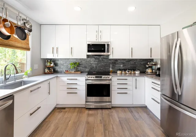 Photo 4 of Single family home for sale at 9876 Aftonwood St, Highlands Ranch, CO 80126 | MLS# 3717221 | Listing updated on 2026-09-29