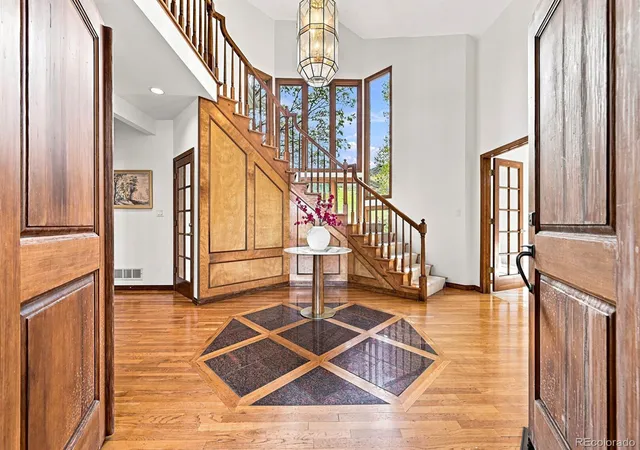 Photo 4 of Single family home for sale at 26 Red Fox Ln, Littleton, CO 80127 | MLS# 9499704 | Listing updated on 2026-10-29