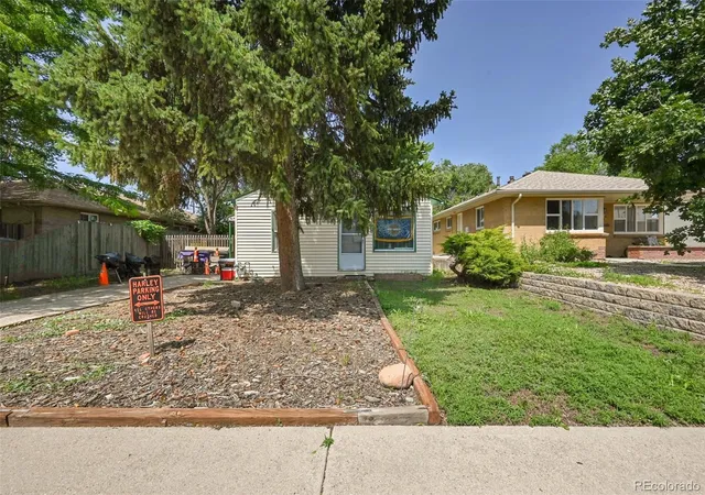 1st image of 735 S Krameria St, Denver, CO 80224 | MLS# 2156636