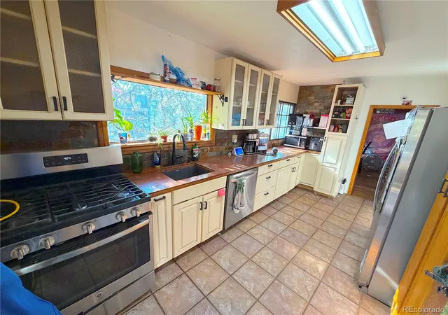 Photo 3 of Single family home for sale at 25 Pine Rd, Golden, CO 80401 | MLS# 3770592 | Listing updated on 2026-10-07