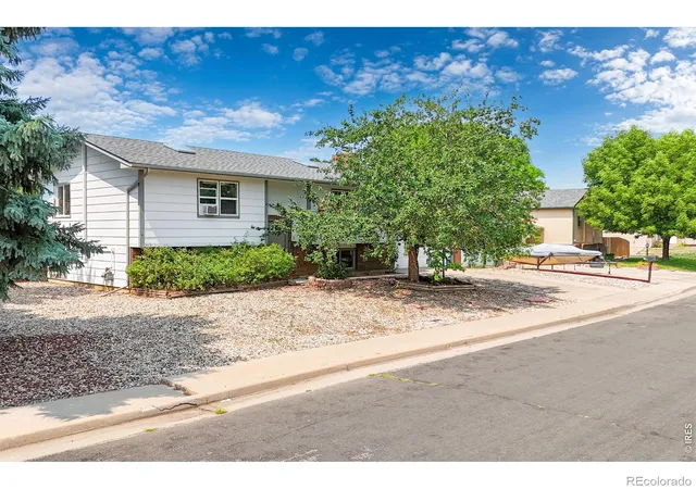 Photo 3 of Single family home for sale at 527 S Gilpin Ave, Loveland, CO 80537 | MLS# IR1065971 | Listing updated on 2026-09-26