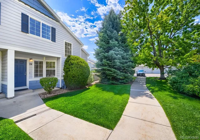 Photo 3 of Townhouse for sale at 1419 Red Mountain Dr #24, Longmont, CO 80504 | MLS# 2745937 | Listing updated on 2026-09-05