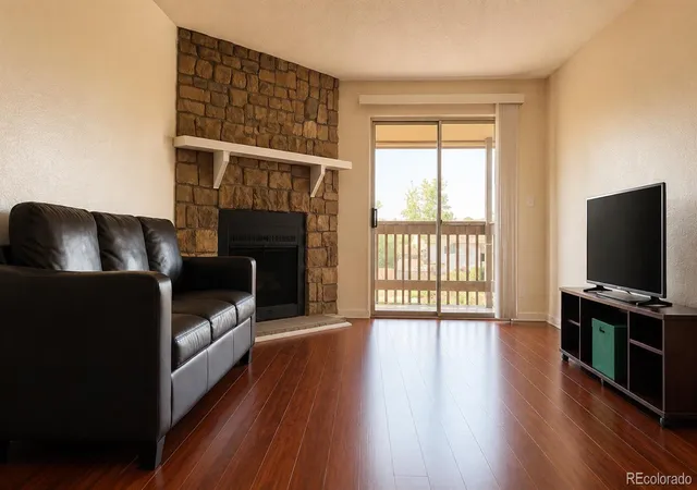 2nd image of 1895 S Pitkin St #B, Aurora, CO 80017 | MLS# 1633743
