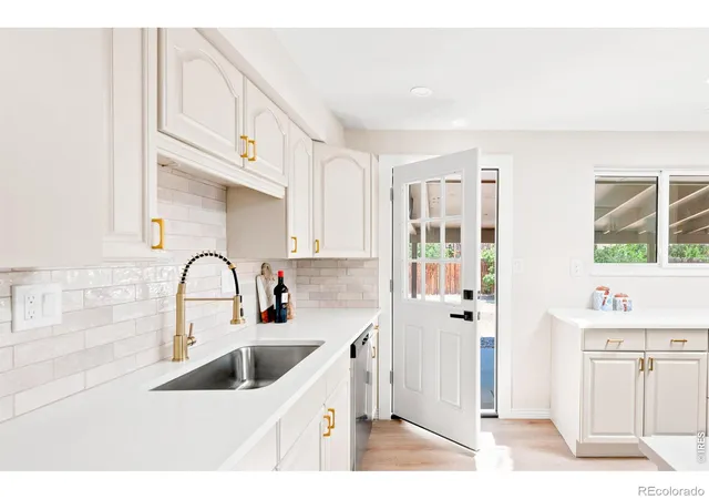 Photo 4 of Single family home for sale at 11831 W 70th Place, Arvada, CO 80004 | MLS# IR1066005 | Listing updated on 2026-08-29