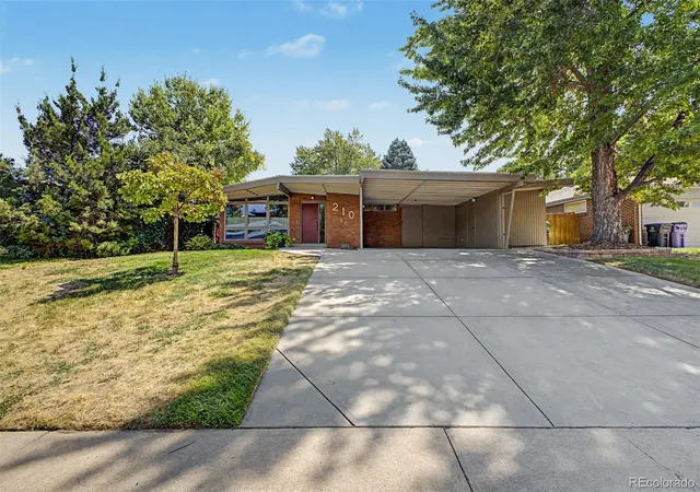 1st image of 210 S Kearney St, Denver, CO 80224 | MLS# 5961176