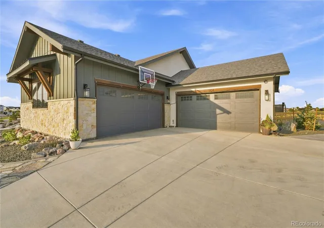 3rd image of 951 Warbling Dr, Windsor, CO 80550 | MLS# 5946804