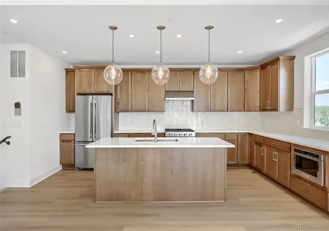 Photo 4 of Townhouse for sale at 3431 W Elmhurst Pl, Littleton, CO 80120 | MLS# 6169265 | Listing updated on 2026-10-04