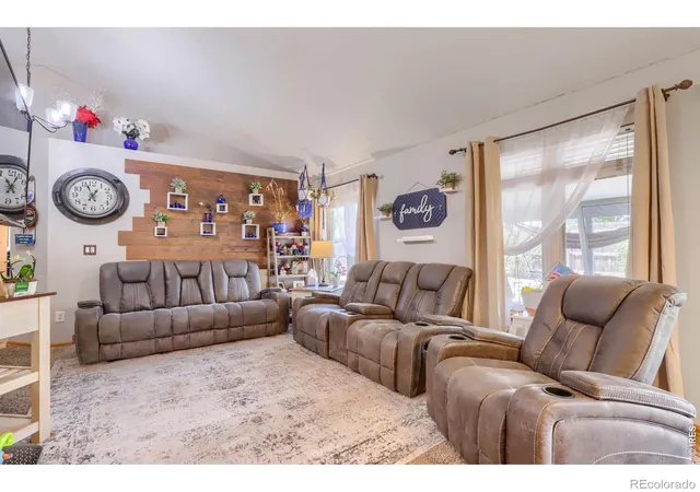 4th image of 705 Country Acres Dr, Johnstown, CO 80534 | MLS# IR1066032