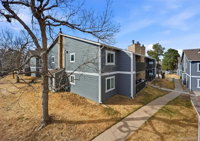 Listing Photo 2 - Condo for sale in building located at 3482 S Eagle St, Aurora, CO 80014 - Unit #203