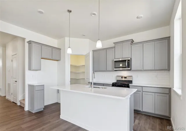 3rd image of 43042 Castle Stuart St, Elizabeth, CO 80107 | MLS# 2420126