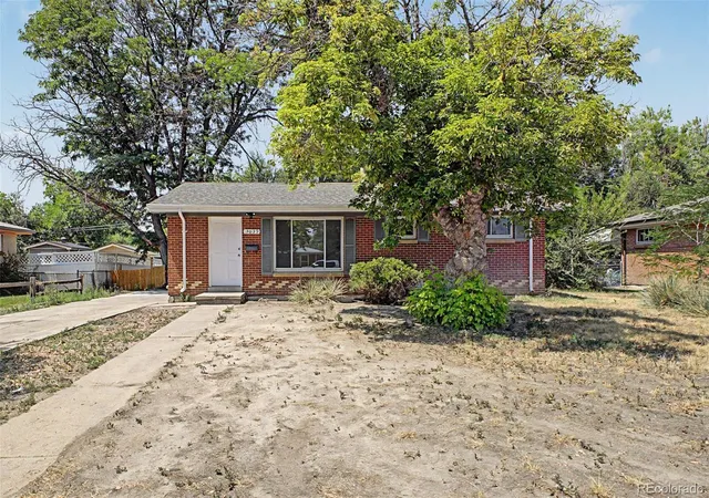 1st image of 3039 Victor St, Aurora, CO 80011 | MLS# 4263074