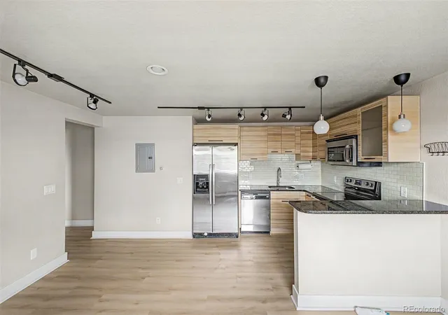 3rd image of 120 S Pennsylvania St, Denver, CO 80209