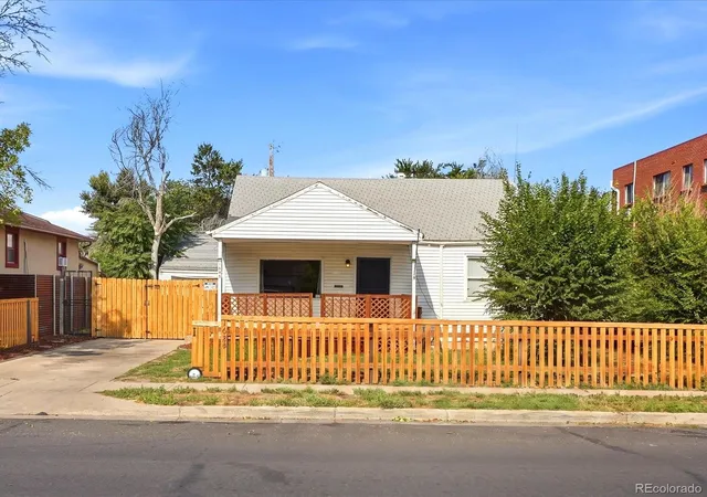 2nd image of 1685 Clinton St, Aurora, CO 80010 | MLS# 6069061