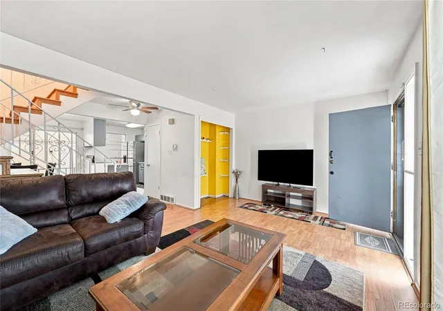 3rd image of 147 Paris Cir, Aurora, CO 80011 | MLS# 7298980