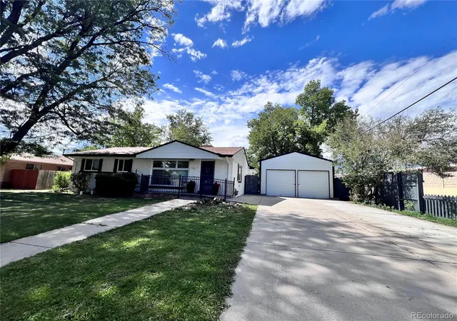 Photo 2 of Single family home for sale at 555 Everett St, Lakewood, CO 80226 | MLS# 6981686 | Listing updated on 2026-09-20