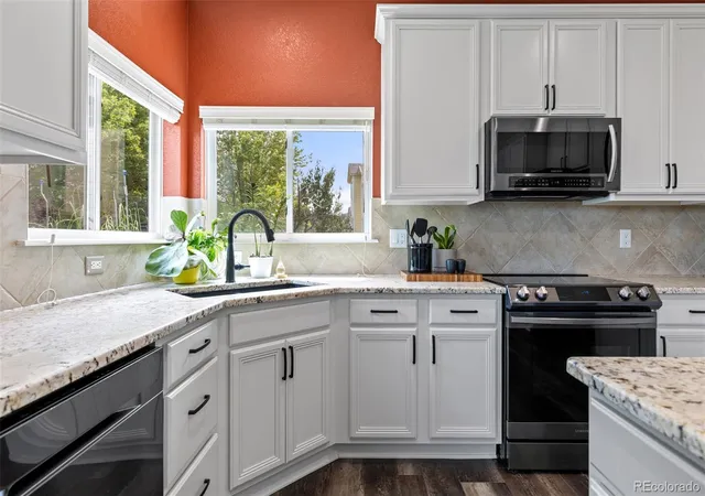 Photo 2 of Single family home for sale at 7664 Bison Ct, Littleton, CO 80125 | MLS# 9559103 | Listing updated on 2026-10-05