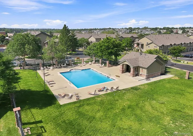 Listing Photo 2 - Condo for sale in building located at 18278 E Flora Pl, Aurora, CO 80013 - Unit #C