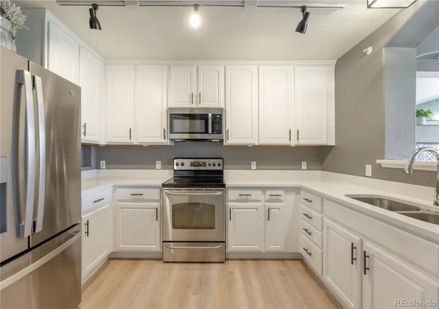 5th image of 431 Black Feather Loop #811, Castle Rock, CO 80104 | MLS# 3380008