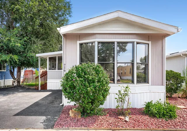 image of 716 Meadowlark Dr, Lafayette, CO 80026 | MLS# 9918296