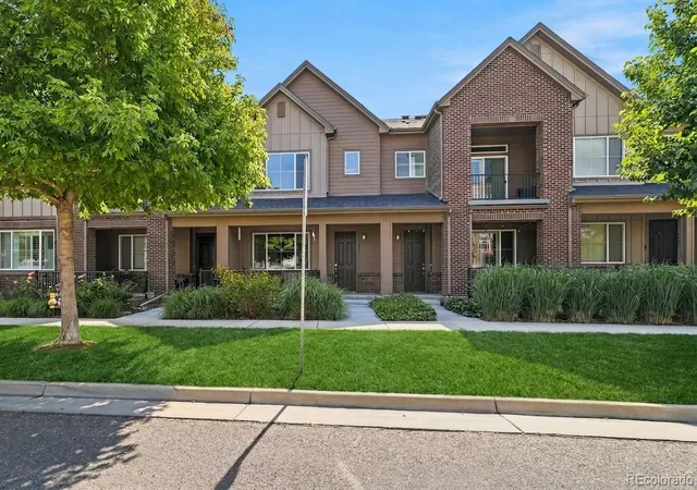 Photo 4 of Townhouse for sale at 7474 S Logan St, Littleton, CO 80122 | MLS# 1921932 | Listing updated on 2026-08-22