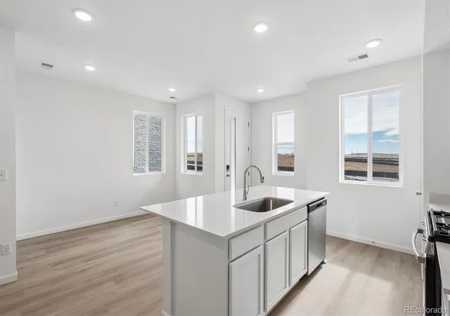 5th image of 24121 E 30Th Pl, Aurora, CO 80019 | MLS# 1685595