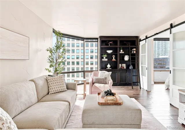 3rd image of 1625 Larimer St #1705, Denver, CO 80202 | MLS# 8043886